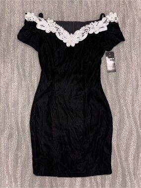 VTG NWT Iz California Black Velvet Off Shoulder Mini Cocktail Dress Junior Sz 7